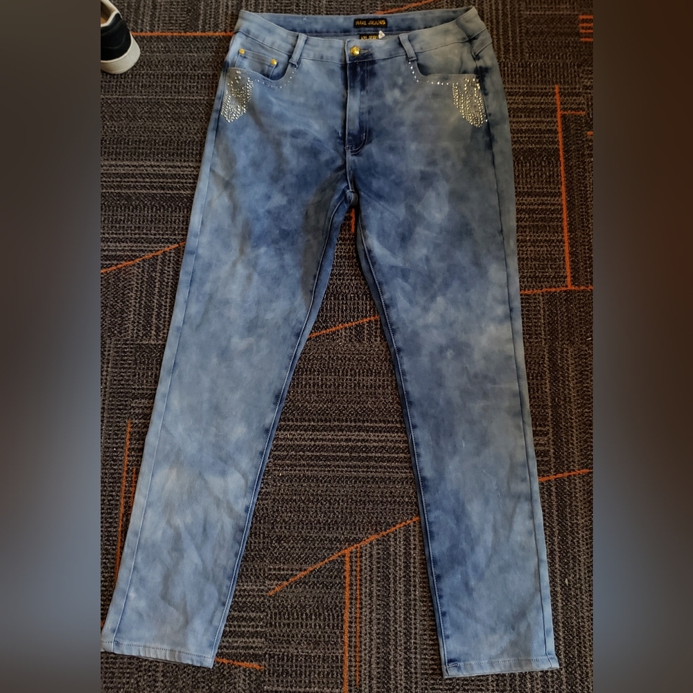R&L Mid rise jeans, bedazzled bleach washed.